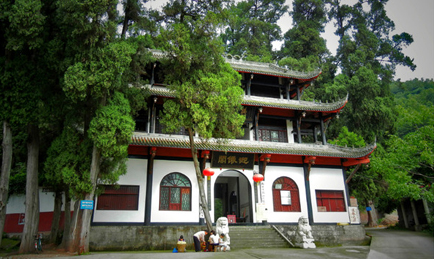 初夏歡樂行，暢游鶴鳴山